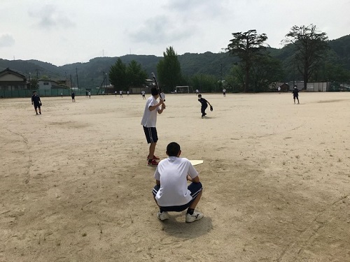 体育 ソフトボール の授業 一番嬉しそうなのは 島根県立三刀屋高等学校